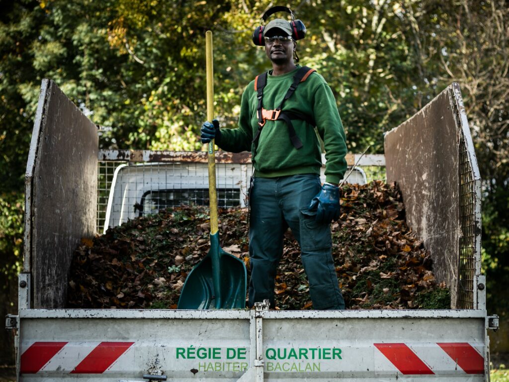 Salarié en insertion de la Régie sur activité espaces verts